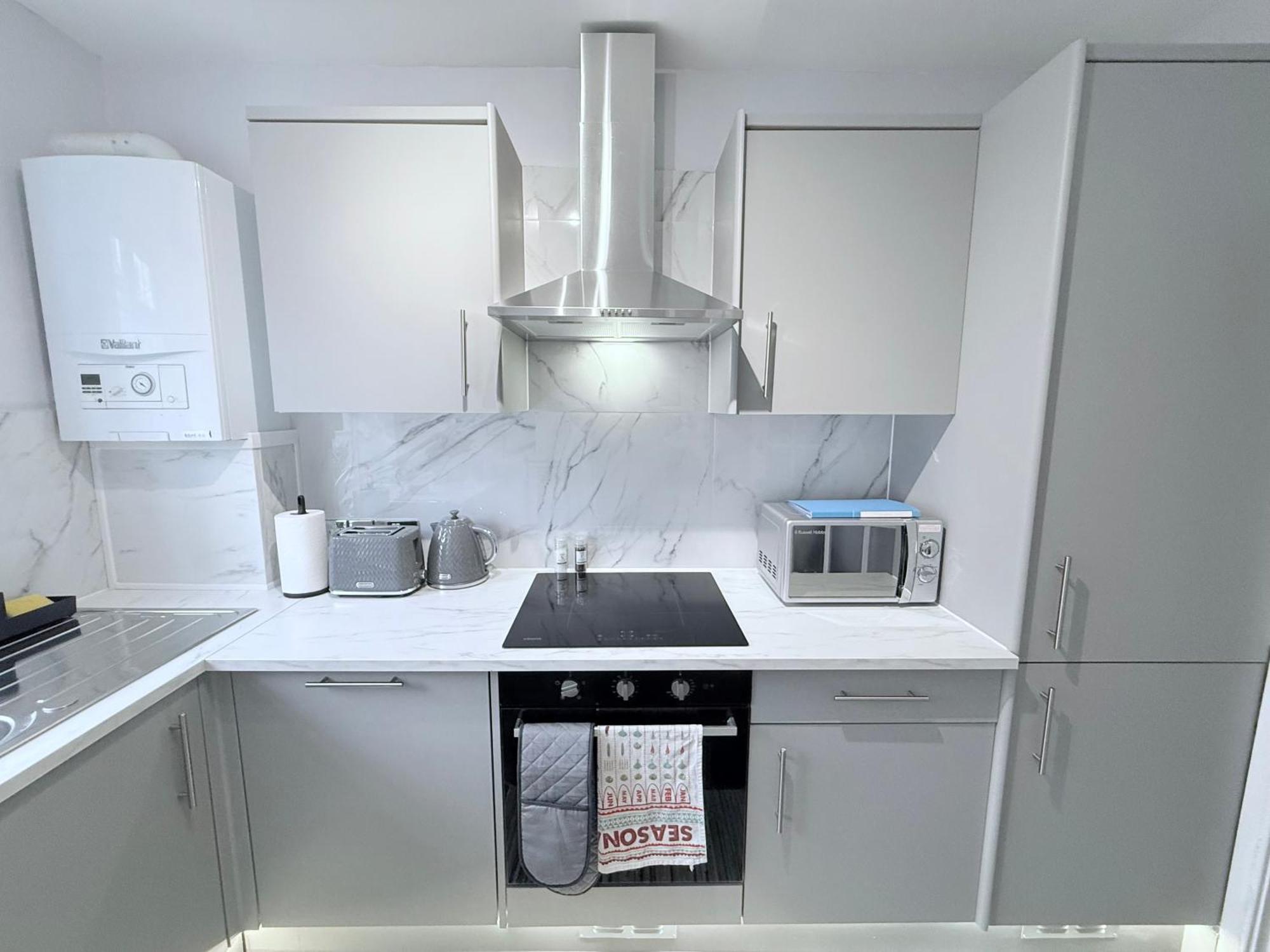 Staylondon - Sleeps 5 With Free Parking - Tourist, Concerts & Matches *